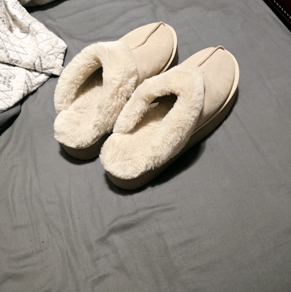 Womens slip on fuzzy platform clogs